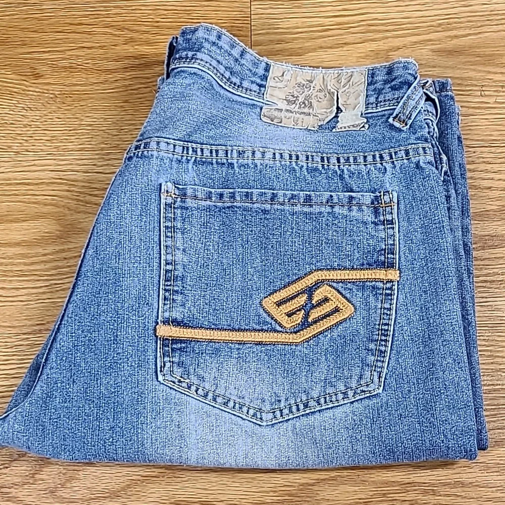 ENYCE 36x28 VINTAGE DISTRESSED DISTROYED FADED STRAIGHT MEN'S 1990s BLUE JEANS